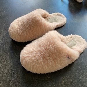 UGG girls pink slippers  USA size 5